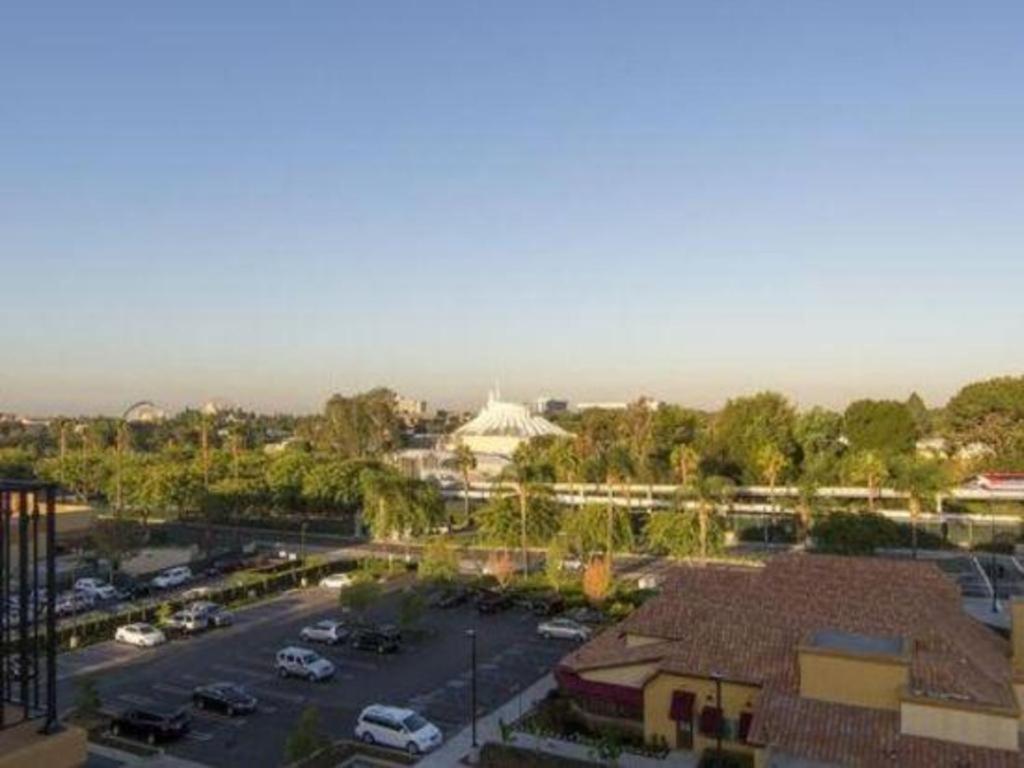 Courtyard Anaheim Theme Park Entrance Ξενοδοχείο Εξωτερικό φωτογραφία